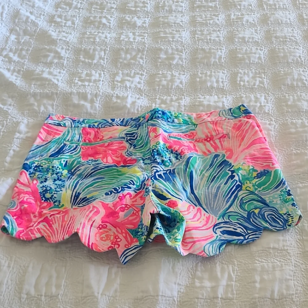 Lilly Pulitzer BUTTERCUP Scalloped Shorts In BEACH PLEASE Size 12 Excellent - Picture 2 of 6